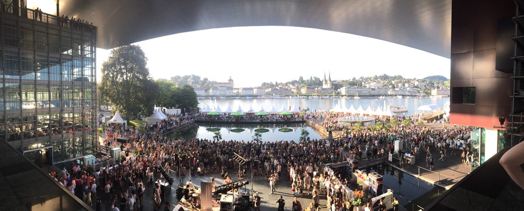 Blue-Balls-Pano-Stage